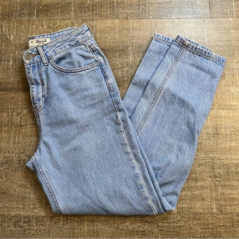 Women's Denim & Co Light Wash Mom Jean Size 0